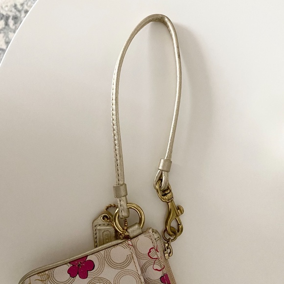 Coach Waverly Floral Cream Zippered Wristlet - Picture 4 of 7